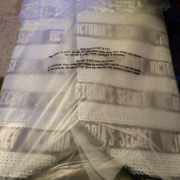 VICTORIA'S SECRET TOTE WITH POUCH - Picture 5 of 5